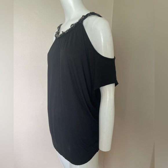 Rock & Republic Cold Shoulder Black Top with embedded necklace Size Small - Picture 2 of 10